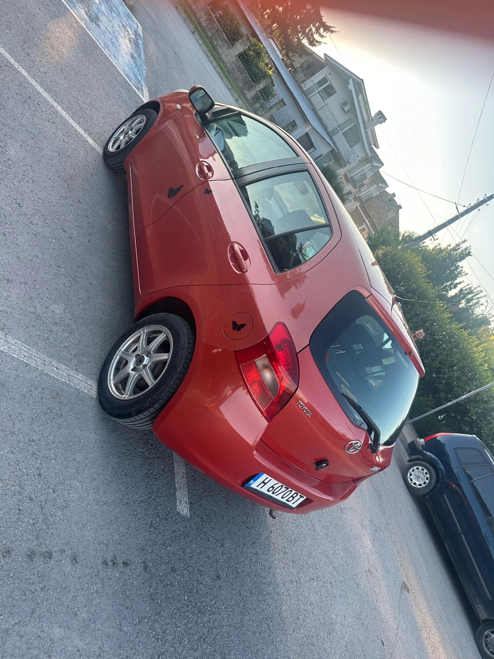 Toyota Yaris 1.0i, снимка 13 - Автомобили и джипове - 55272733