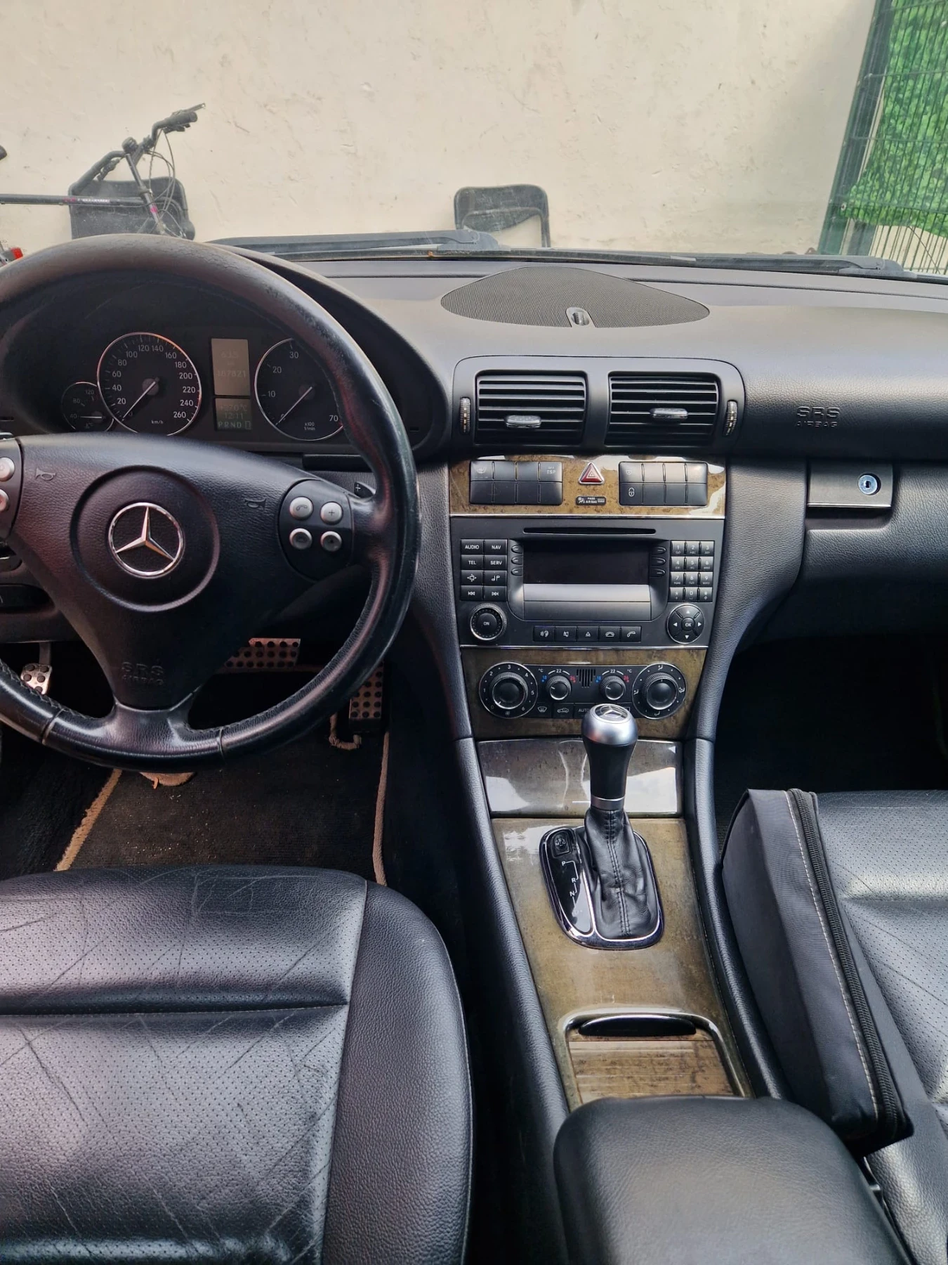 Mercedes-Benz C 300, снимка 9 - Автомобили и джипове - 55436515
