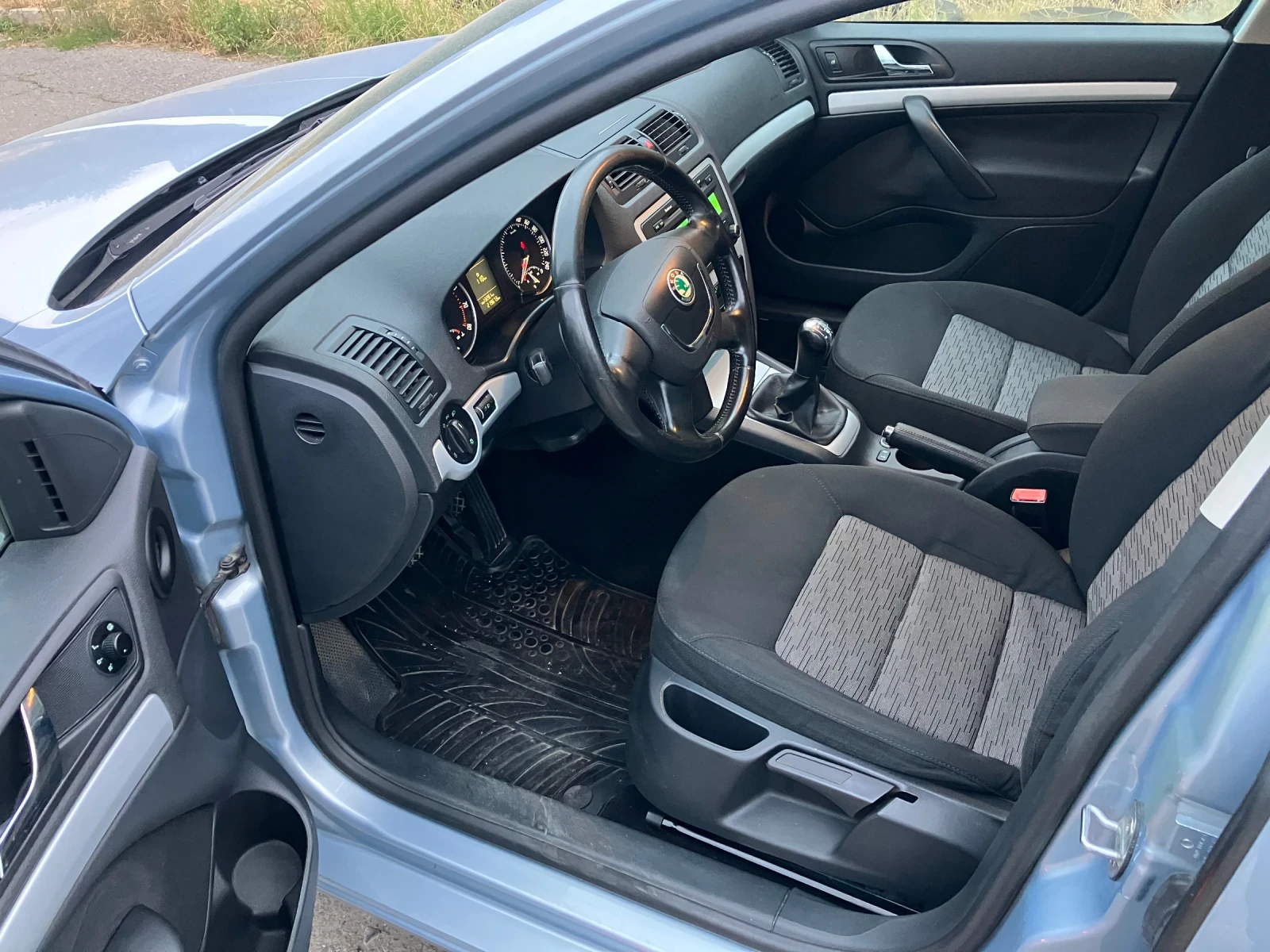 Skoda Octavia 1.6MPi/Отлична, снимка 5 - Автомобили и джипове - 56230412