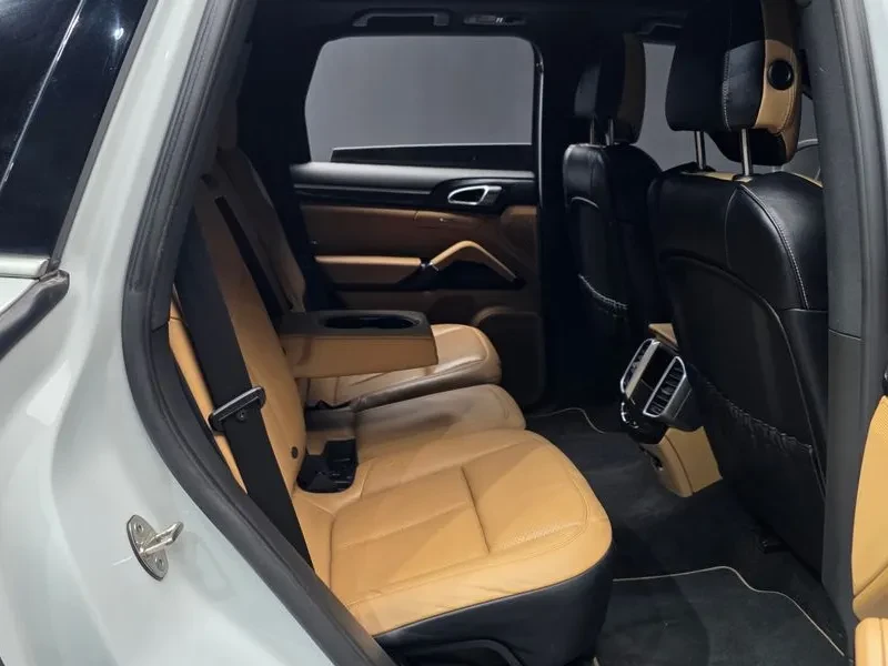 Porsche Cayenne 3.0 DIESEL PLATINUM EDITION, снимка 12 - Автомобили и джипове - 54911704
