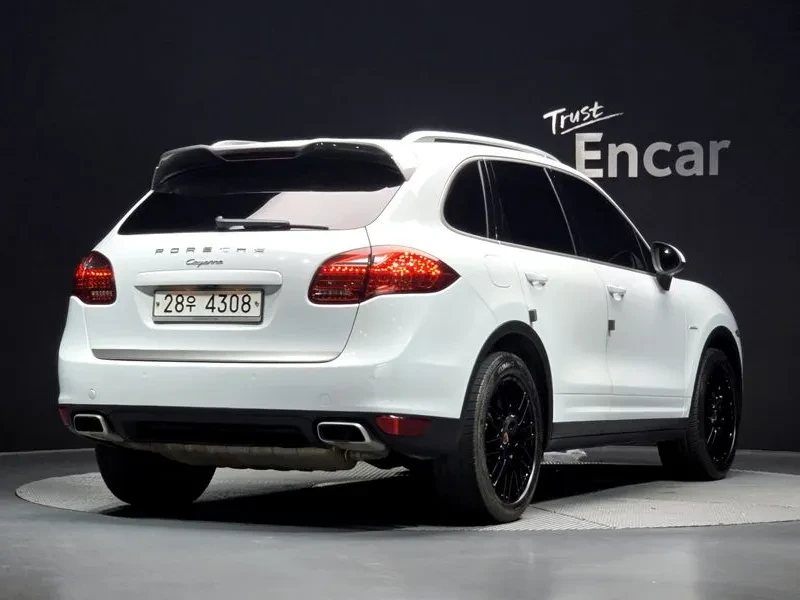 Porsche Cayenne 3.0 DIESEL PLATINUM EDITION, снимка 2 - Автомобили и джипове - 54911704