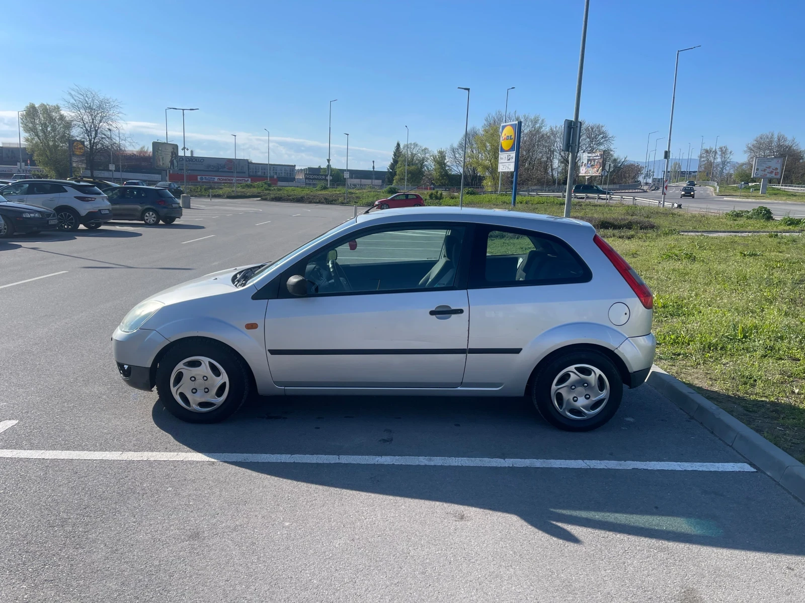 Ford Fiesta 1.4d 68hp КЛИМАТИК РЕГИСТРИРАНА ОБСЛУЖЕНА ВС ПЛАТЕ - изображение 2