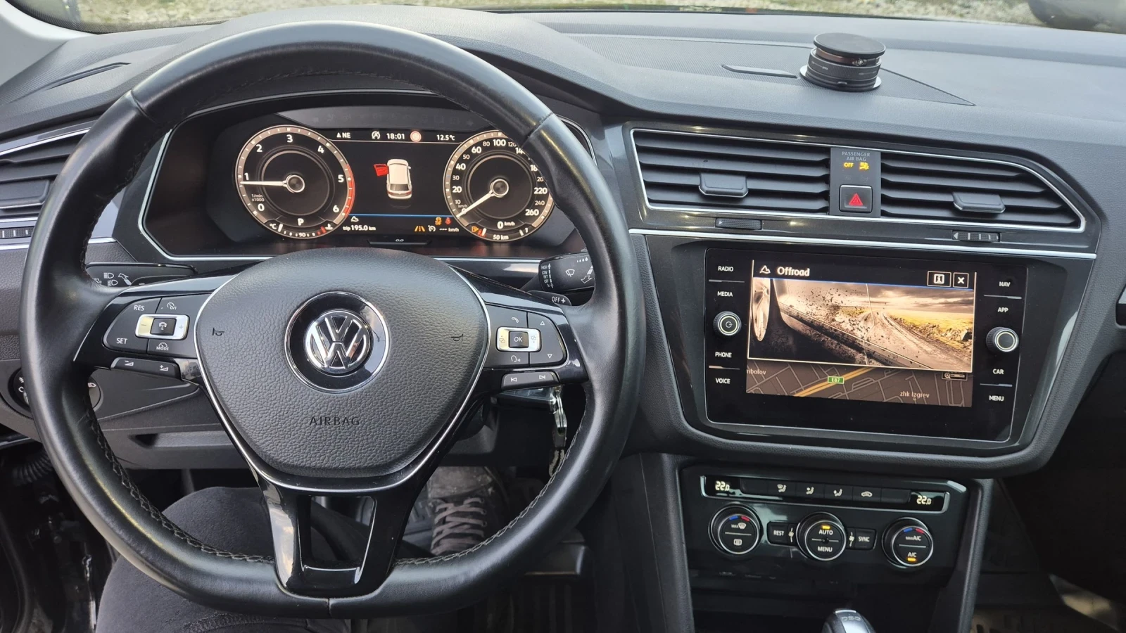 VW Tiguan 2.0TDI DIGITAL 4 MOTION 100%РЕАЛНИ КМ ЛИЗИНГ ВИДЕО, снимка 12 - Автомобили и джипове - 54033747