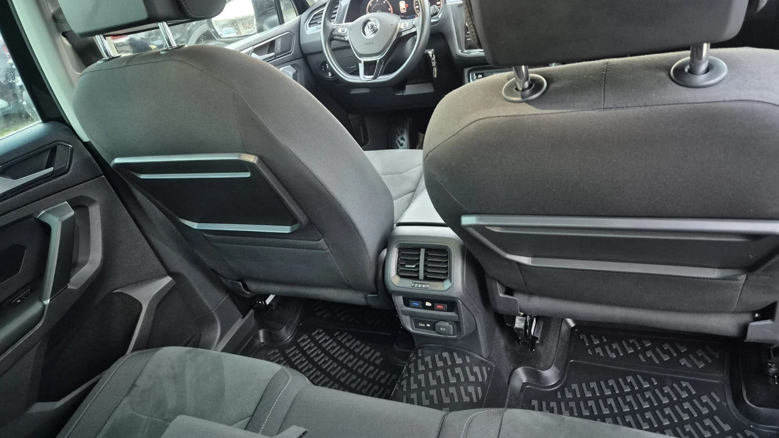 VW Tiguan 2.0TDI DIGITAL 4 MOTION 100%РЕАЛНИ КМ ЛИЗИНГ ВИДЕО, снимка 9 - Автомобили и джипове - 54033747