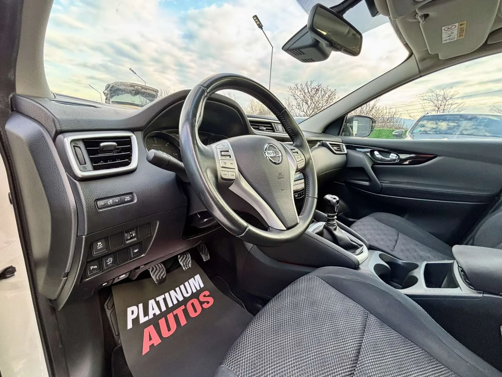 Nissan Qashqai 1.5DCI/PANORAMA/KAMERA/LED, снимка 16 - Автомобили и джипове - 54168897