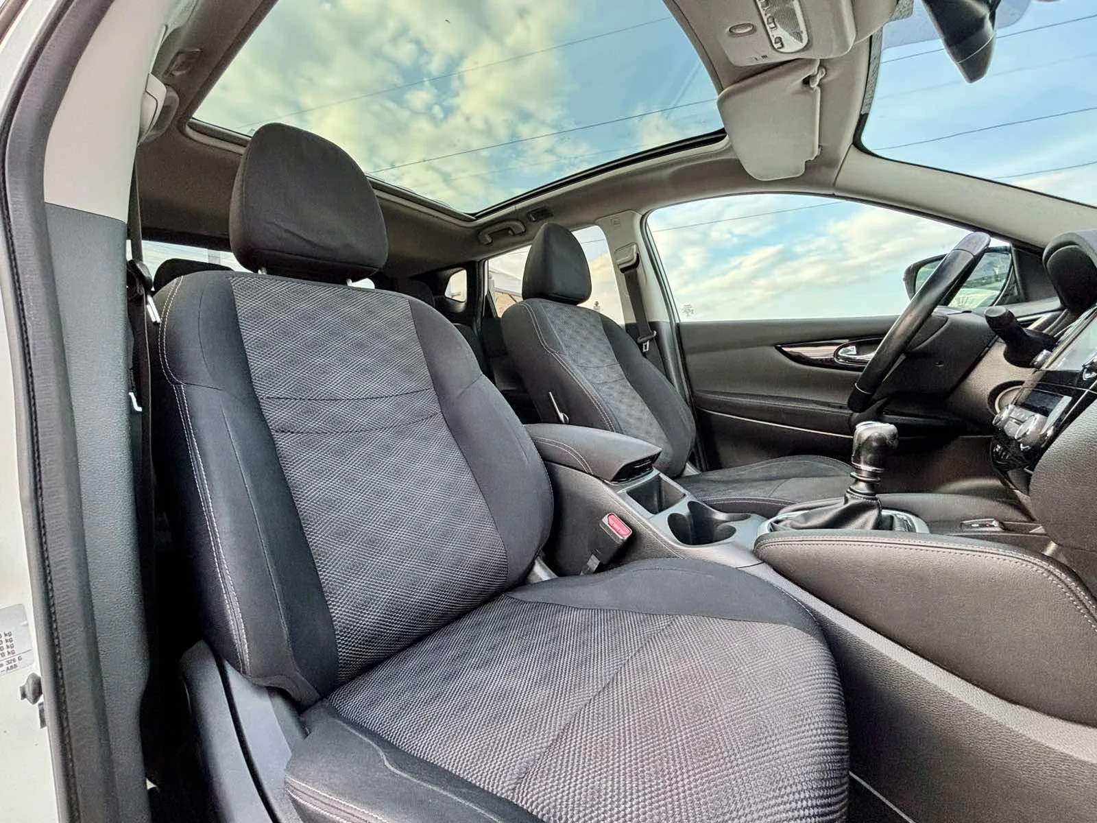 Nissan Qashqai 1.5DCI/PANORAMA/KAMERA/LED, снимка 14 - Автомобили и джипове - 54168897