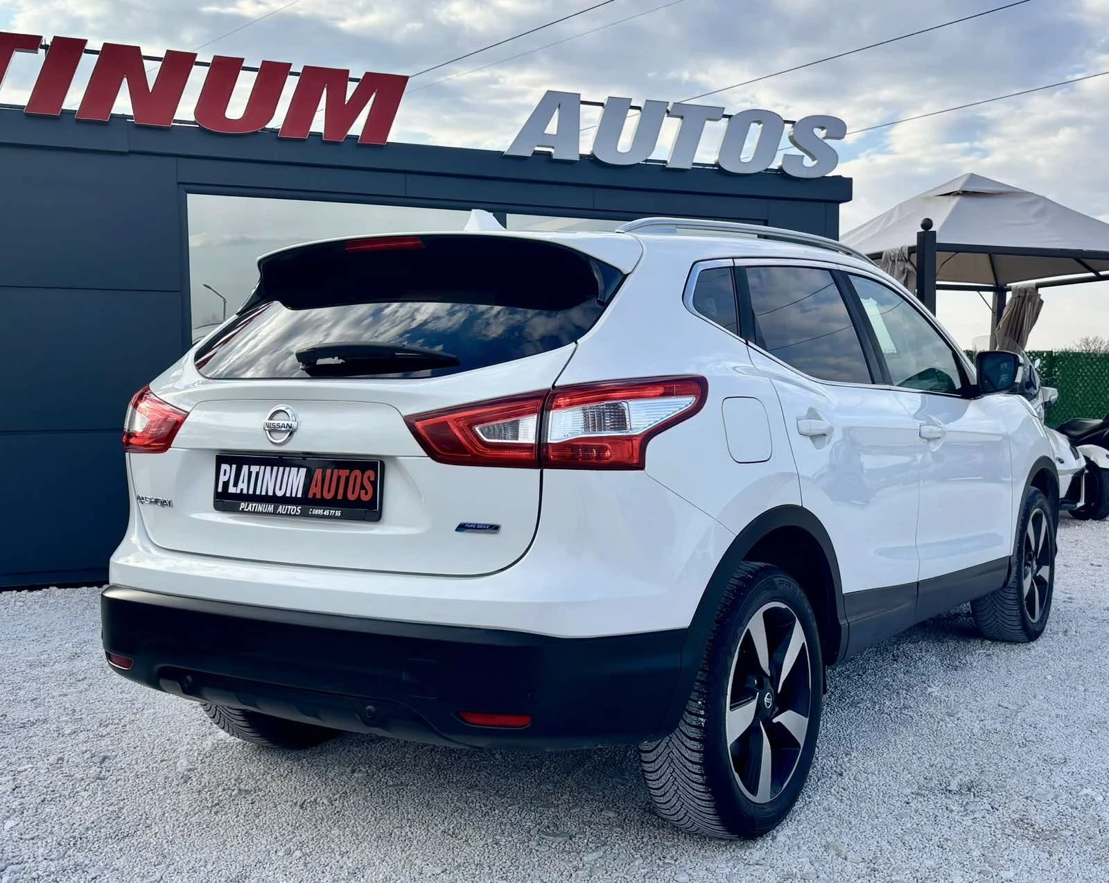 Nissan Qashqai 1.5DCI/PANORAMA/KAMERA/LED, снимка 6 - Автомобили и джипове - 54168897