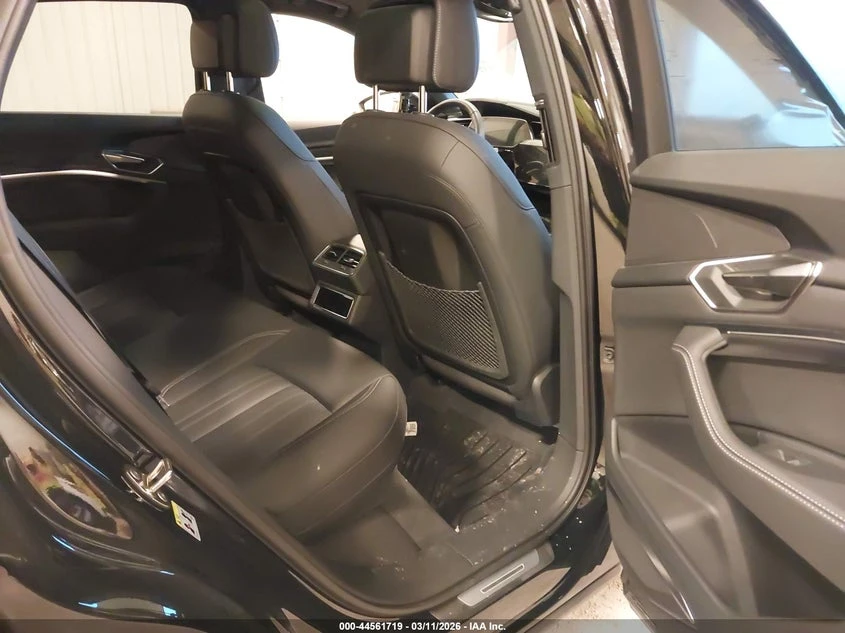 Audi Q8 e-tron Sportback S line Premium Plus quattro, снимка 8 - Автомобили и джипове - 54770074