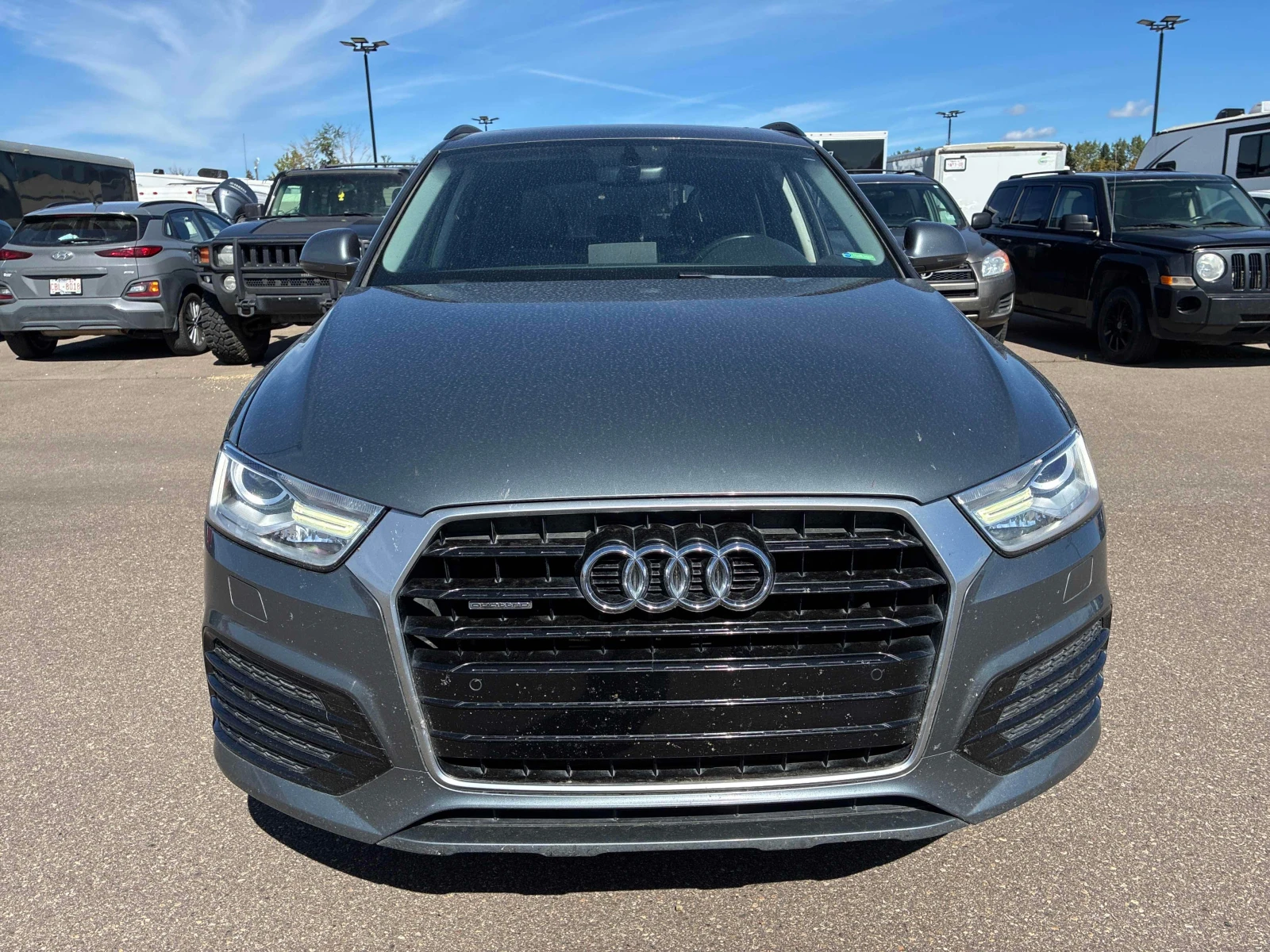 Audi Q3 * АВТОКРЕДИТ * ГЛАВНО ПРЕДСТАВИТЕЛСТВО, снимка 2 - Автомобили и джипове - 55927431