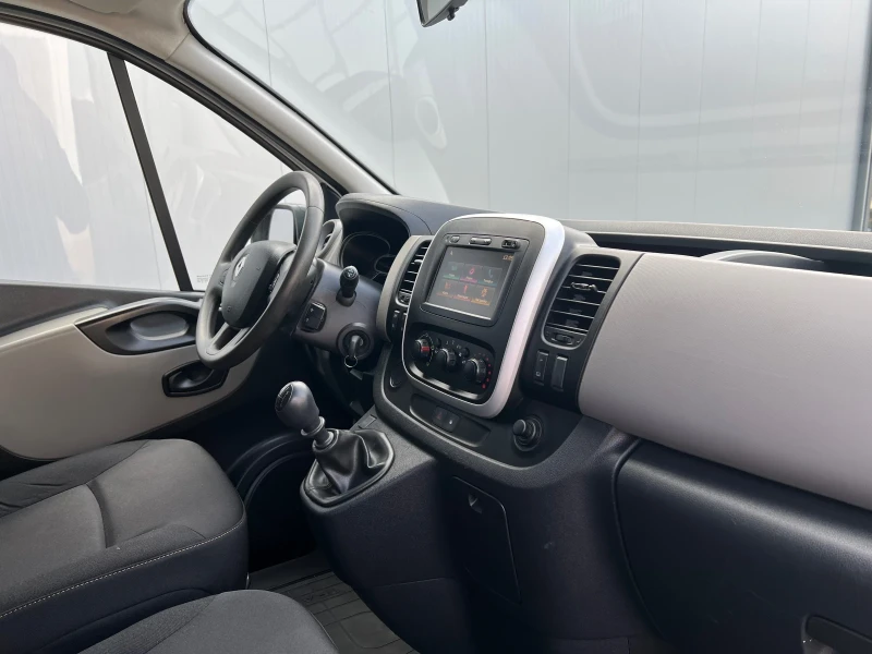 Renault Trafic 1.6 dCi Дълга база, снимка 9 - Бусове и автобуси - 48273449