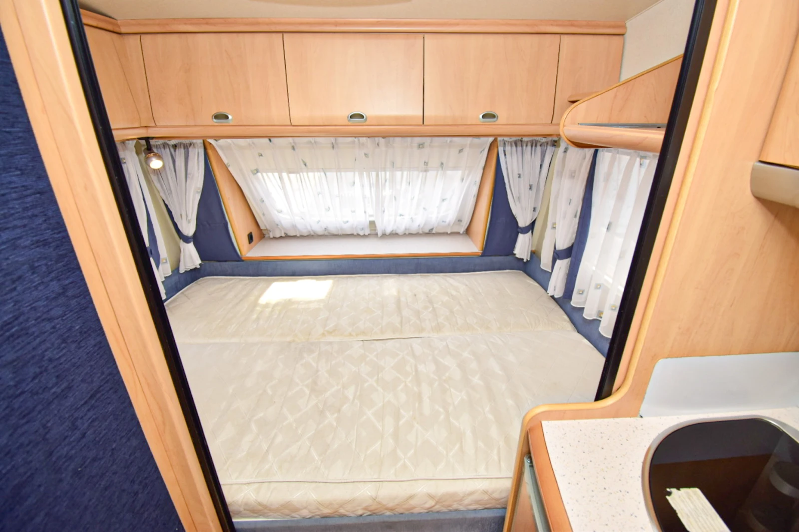 Каравана Hobby DeLuxeEasy 450 - изображение 6