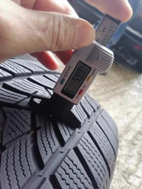 Гуми Зимни 235/60R18, снимка 6