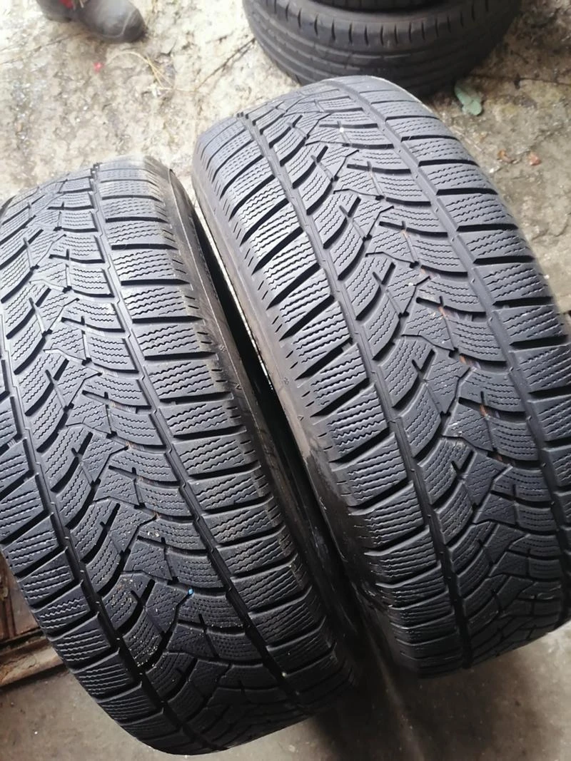 Гуми Зимни 235/60R18, снимка 2 - Гуми и джанти - 31789169