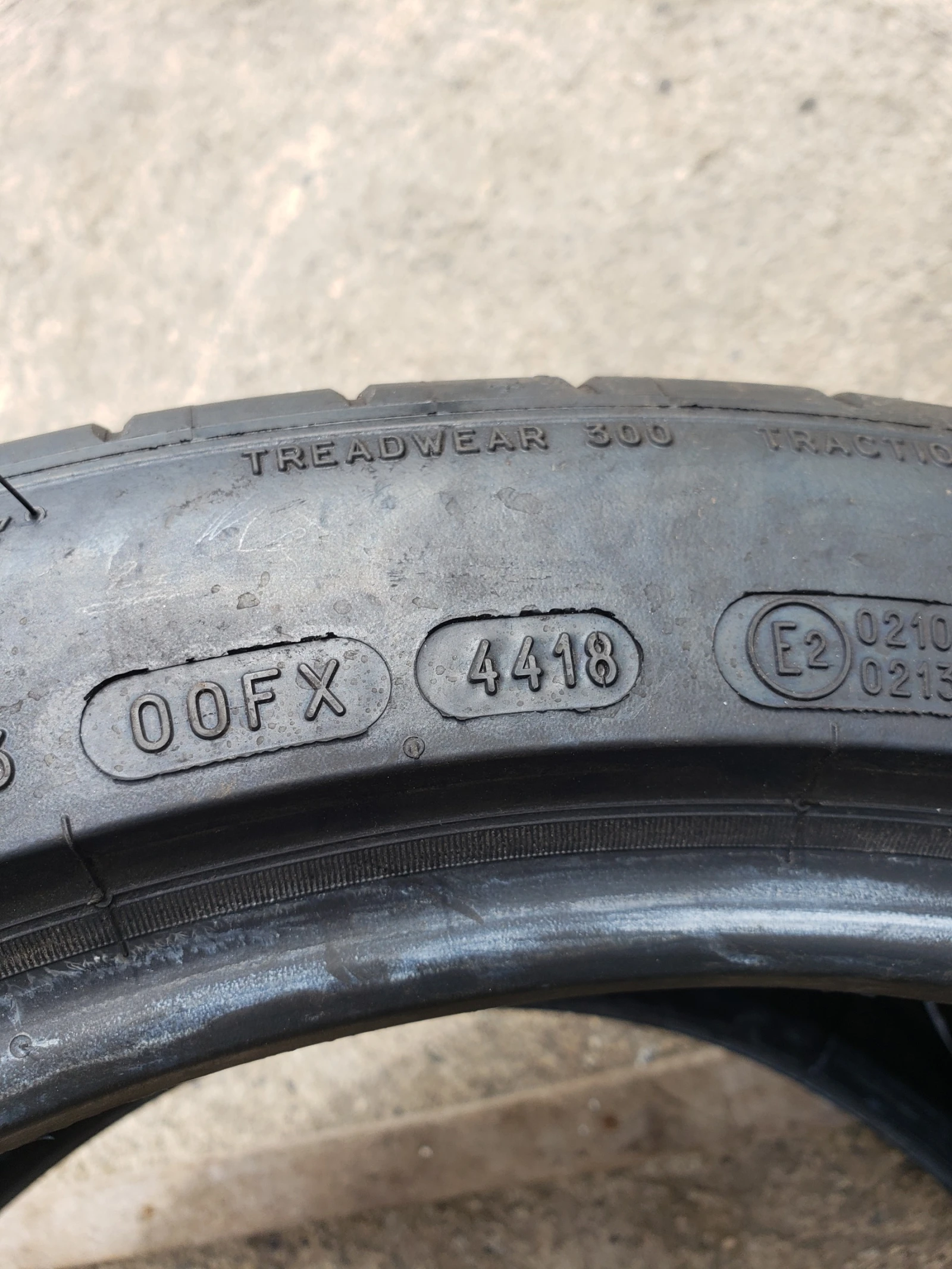 Гуми Летни 295/35R20, снимка 7 - Гуми и джанти - 54423633