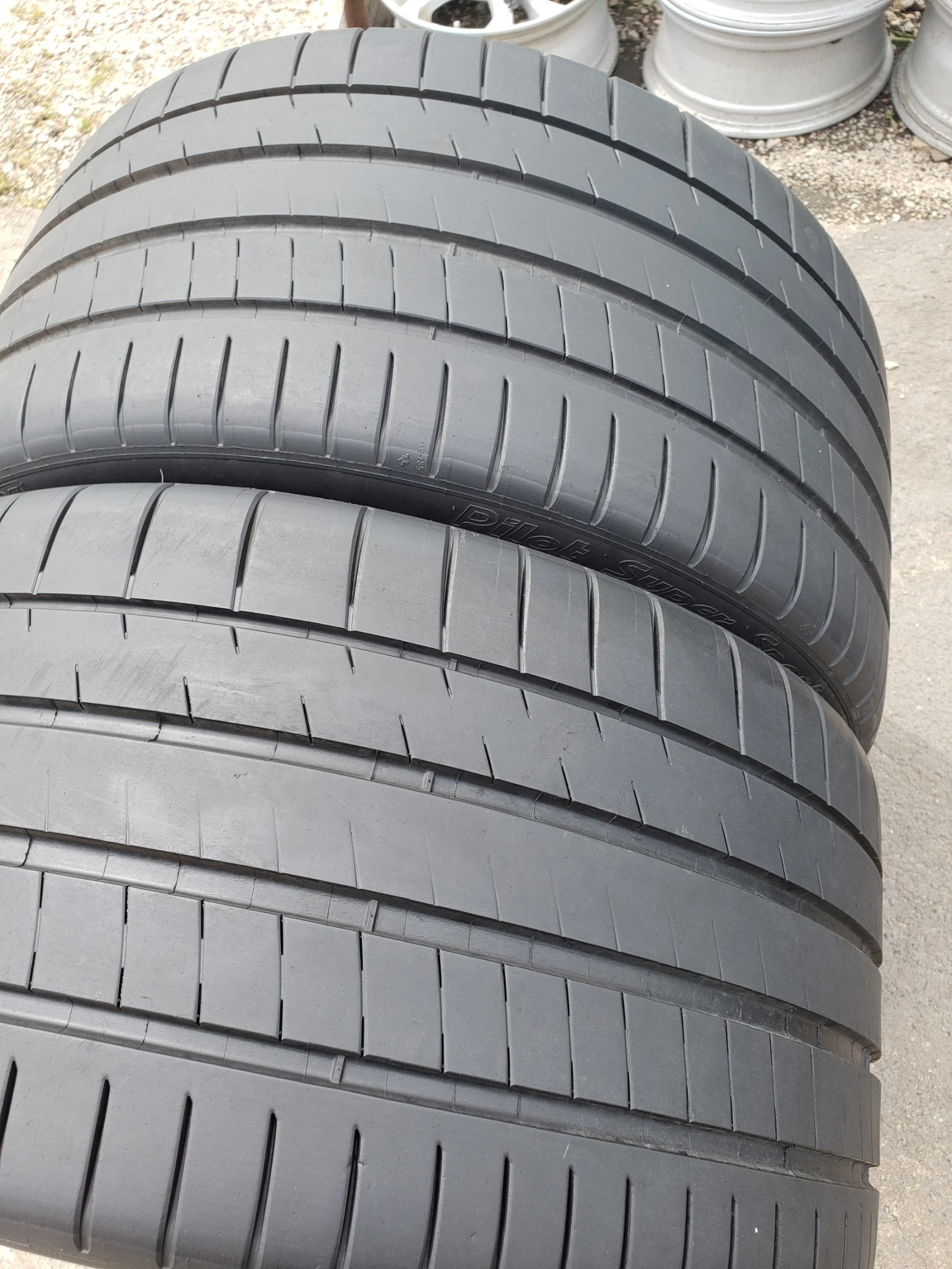 Гуми Летни 295/35R20, снимка 3 - Гуми и джанти - 54423633