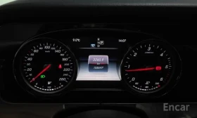 Mercedes-Benz E 220 4MATIC Exclusive | HUD | Кожа | Камера | Памет, снимка 7