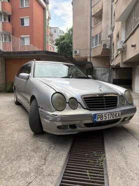 Mercedes-Benz E 220, снимка 1
