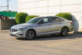 VW Jetta Highline R-Line / ПАНО / ЛИЗИНГ / ЦЕНА до БГ, снимка 3