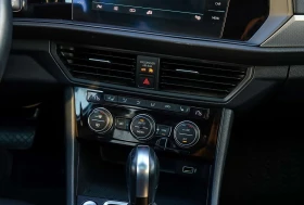 VW Jetta Highline R-Line / ПАНО / ЛИЗИНГ / ЦЕНА до БГ, снимка 13