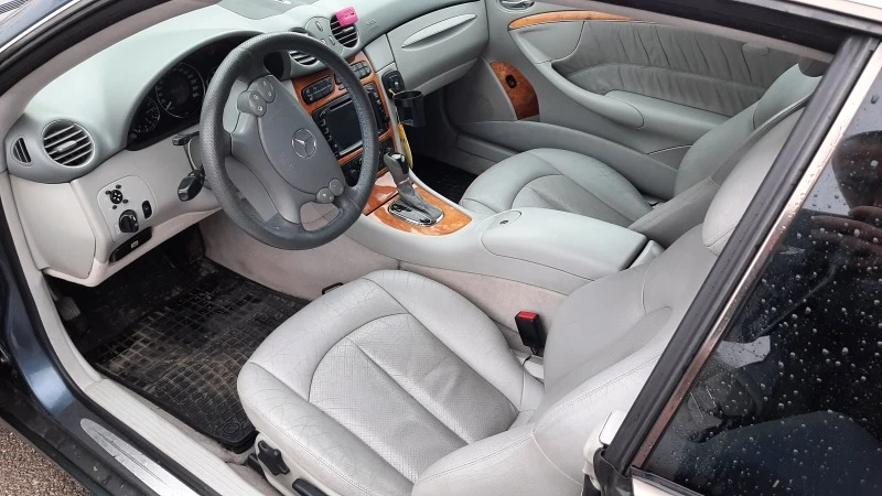 Mercedes-Benz CLK 320i, снимка 10 - Автомобили и джипове - 47537095