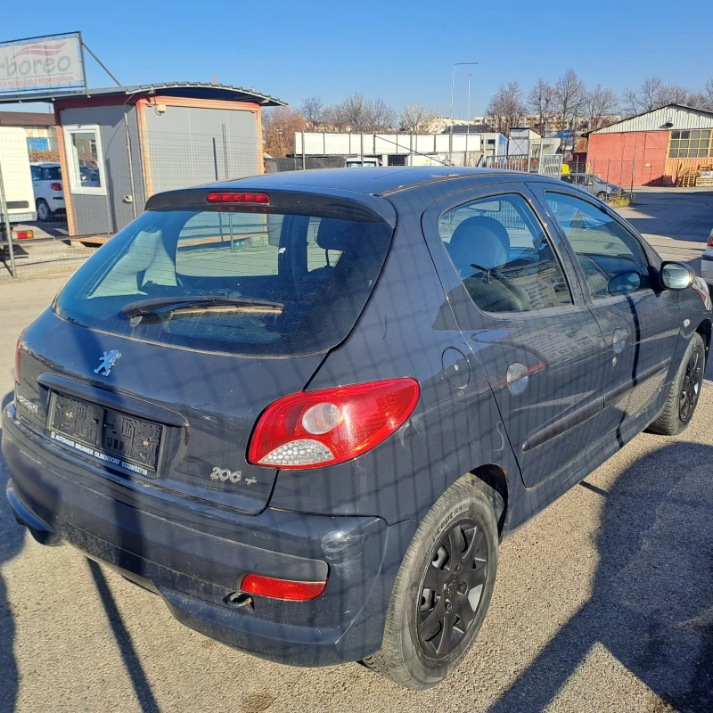 Peugeot 206 1.1 Много запазен автомобил., снимка 5 - Автомобили и джипове - 48163877