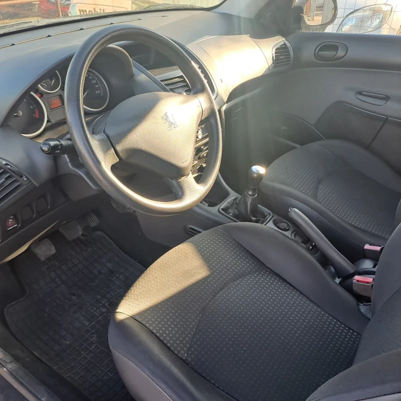 Peugeot 206 1.1 Много запазен автомобил., снимка 14 - Автомобили и джипове - 48163877