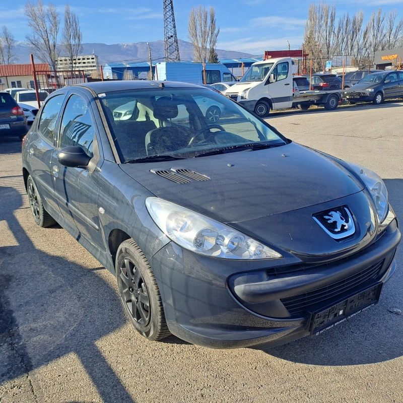 Peugeot 206 1.1 Много запазен автомобил., снимка 1 - Автомобили и джипове - 48163877