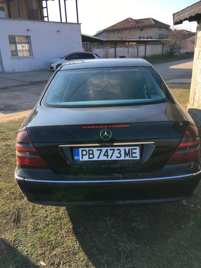 Mercedes-Benz E 220 2.2CDI, снимка 4 - Автомобили и джипове - 49405088