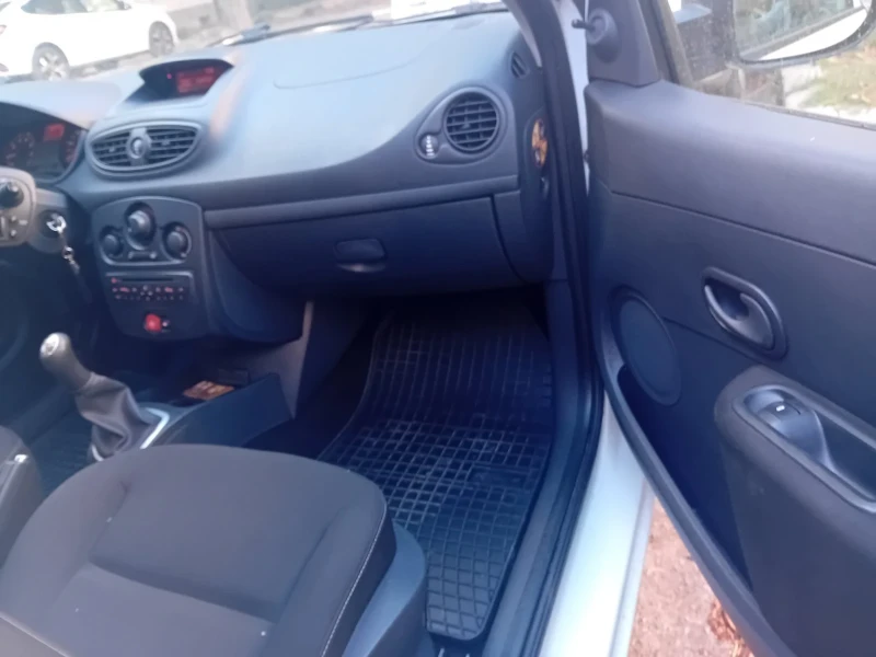 Renault Clio, снимка 11 - Автомобили и джипове - 51772413