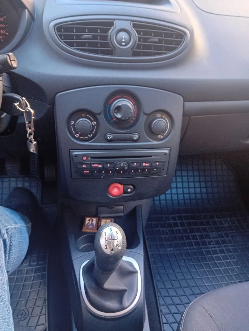 Renault Clio, снимка 10 - Автомобили и джипове - 51772413