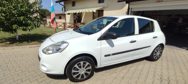 Renault Clio, снимка 2 - Автомобили и джипове - 51772413