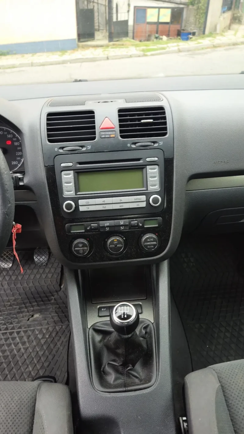 VW Golf 1.9 TDI, снимка 8 - Автомобили и джипове - 52634531