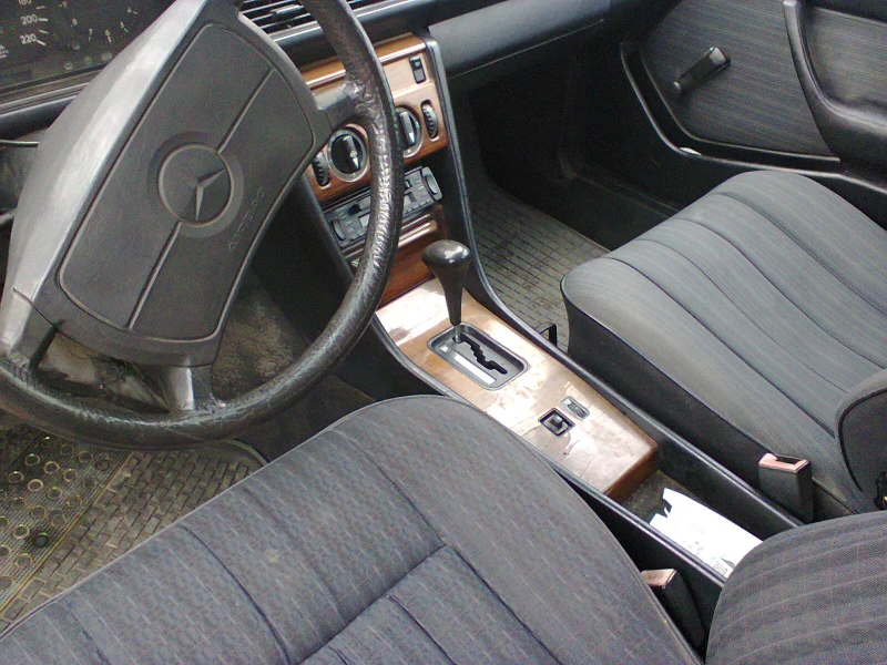 Mercedes-Benz 124 3.0 D , снимка 10 - Автомобили и джипове - 53163924