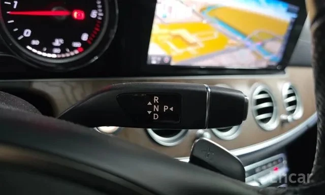 Mercedes-Benz E 220 4MATIC Exclusive | HUD | Кожа | Камера | Памет, снимка 8 - Автомобили и джипове - 54671971