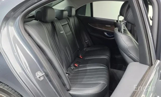 Mercedes-Benz E 220 4MATIC Exclusive | HUD | Кожа | Камера | Памет, снимка 11 - Автомобили и джипове - 54671971