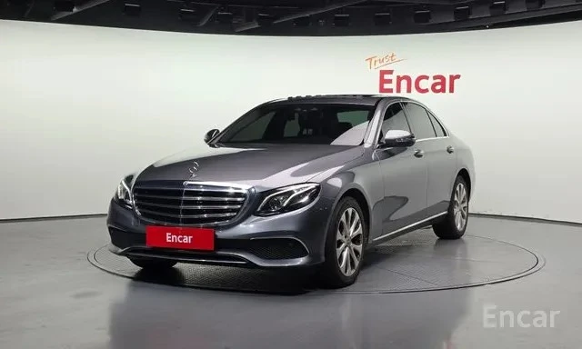 Mercedes-Benz E 220 4MATIC Exclusive | HUD | Кожа | Камера | Памет