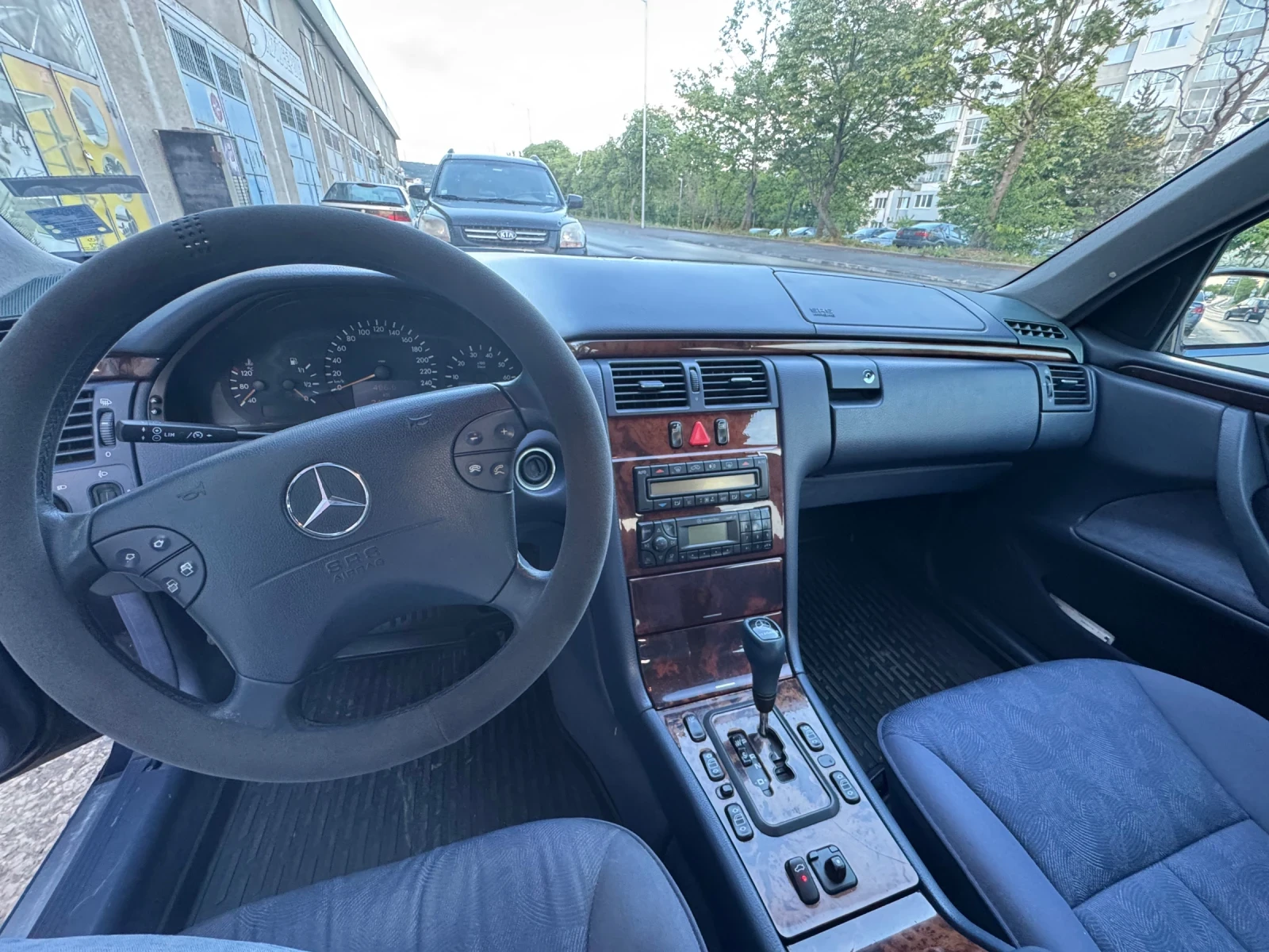 Mercedes-Benz E 200  - изображение 3