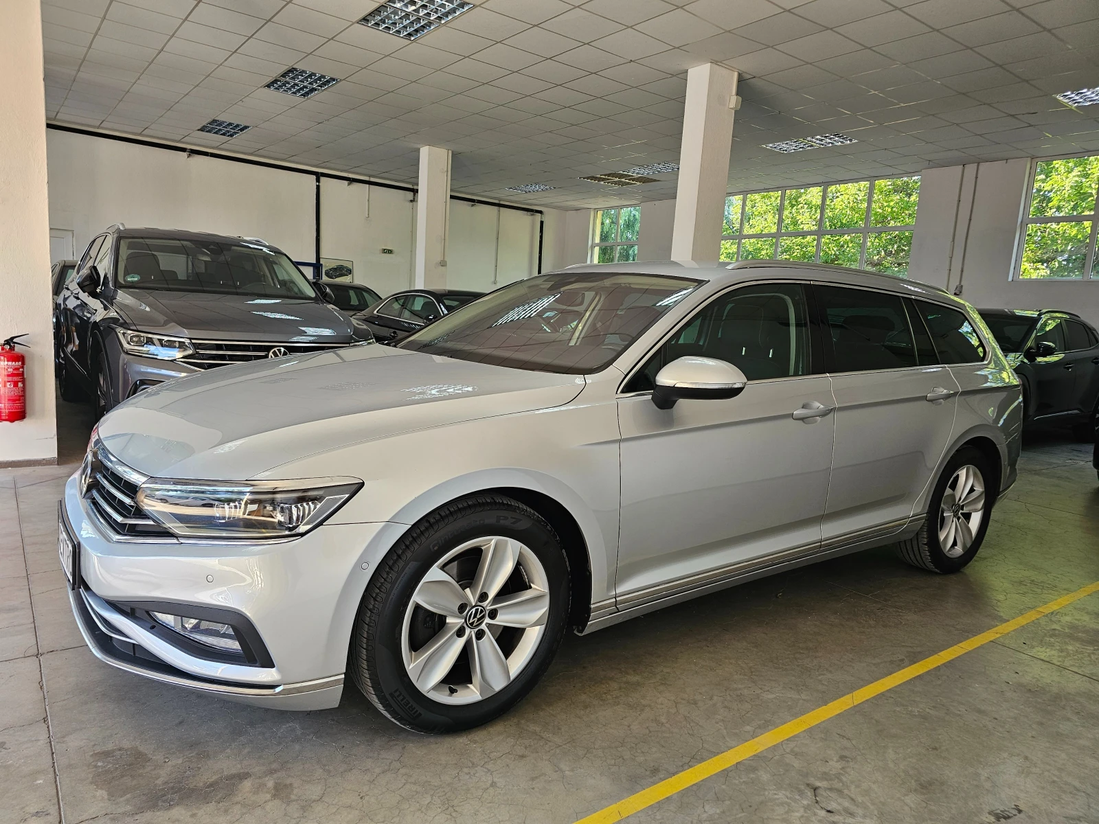 VW Passat Elegance 2.0tdi IQ.LIGHT - LED  DCC ACC Масаж  - изображение 2