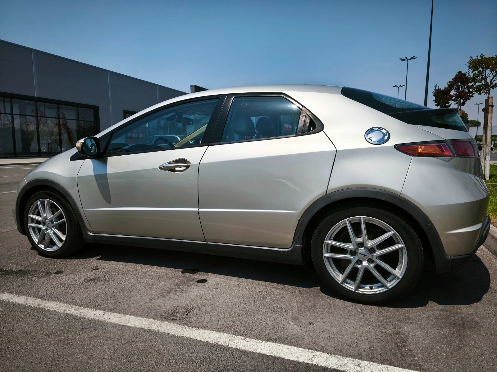 Honda Civic 1.8 i-VTEC EXECUTIVE - изображение 3