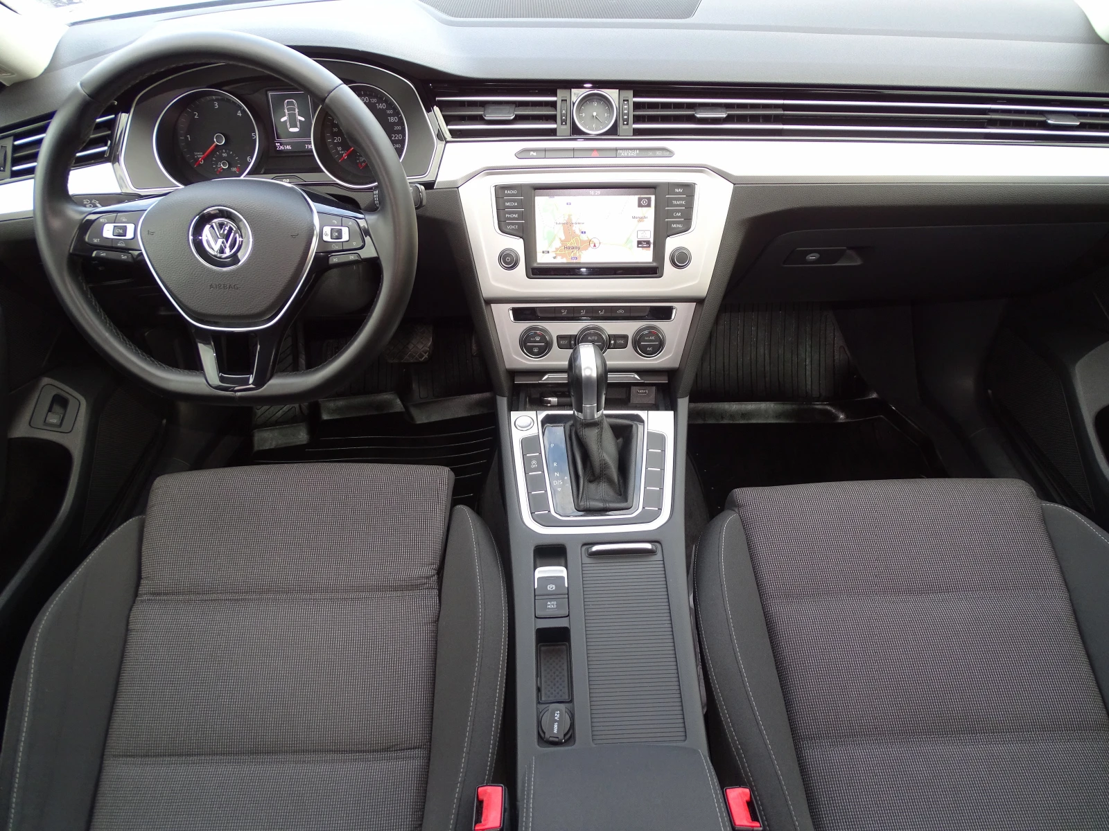 VW Passat 1.6TDI_DSG_LED_NAVI_* , снимка 10 - Автомобили и джипове - 53900399