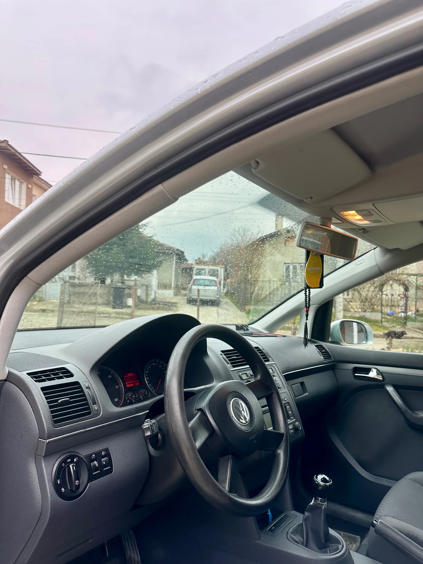 VW Touran, снимка 7 - Автомобили и джипове - 53927087