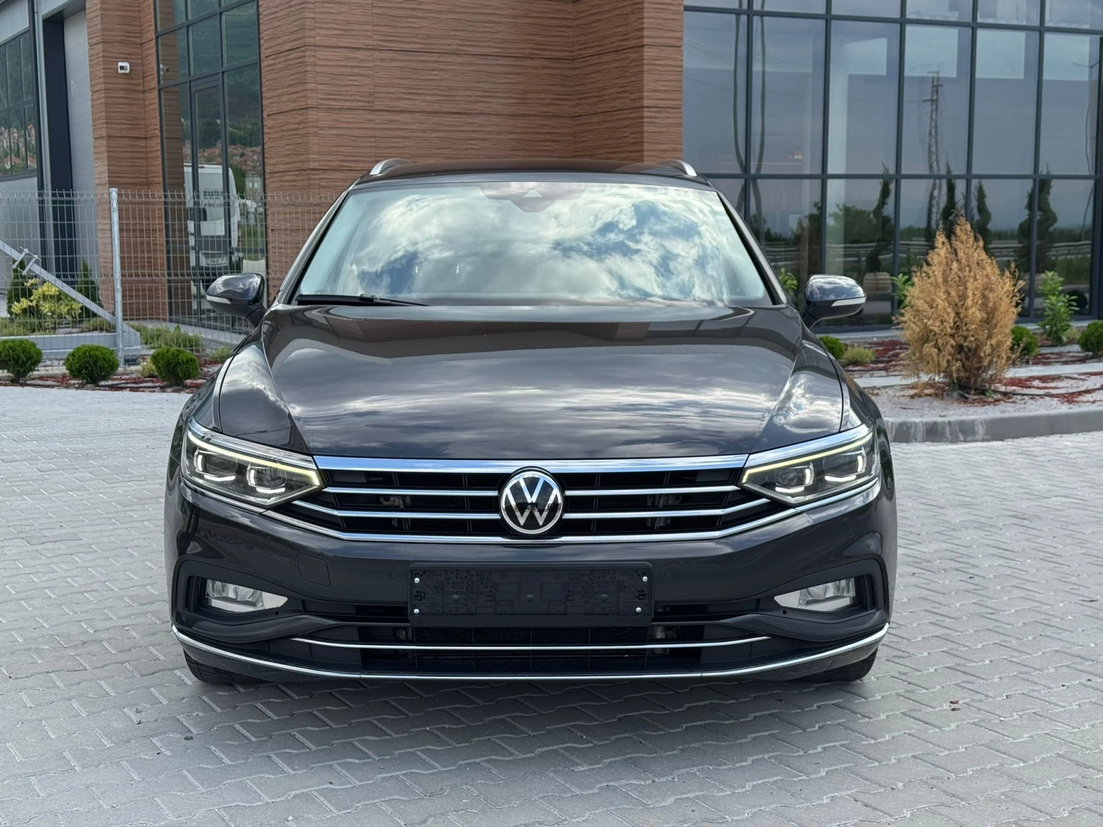VW Passat 2.0TDI :: 4MOTION :: MATRIX :: HIGHLINE, снимка 2 - Автомобили и джипове - 54746947
