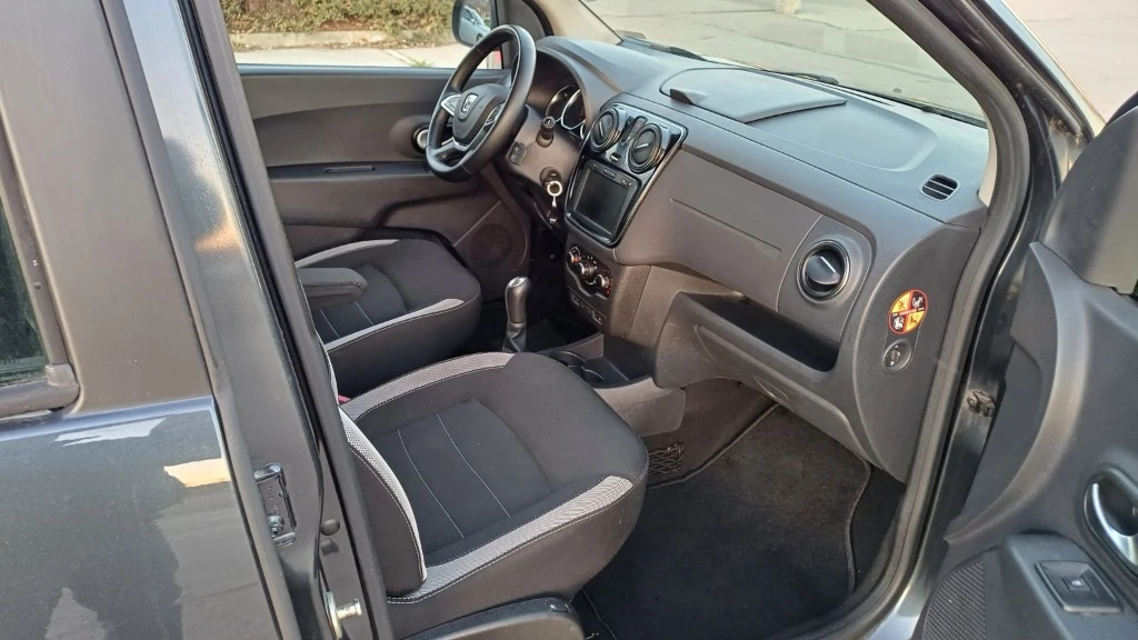 Dacia Lodgy 1.6 Бензин, снимка 6 - Автомобили и джипове - 54861257