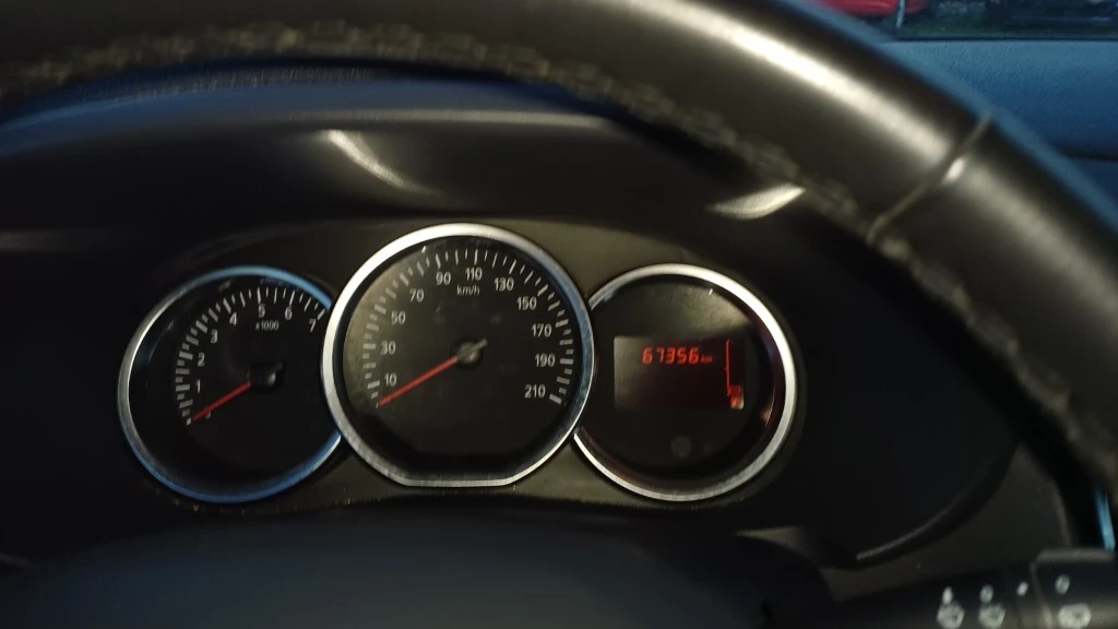 Dacia Lodgy 1.6 Бензин, снимка 9 - Автомобили и джипове - 54861257