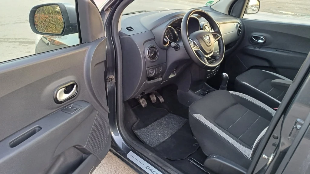 Dacia Lodgy 1.6 Бензин, снимка 5 - Автомобили и джипове - 54861257