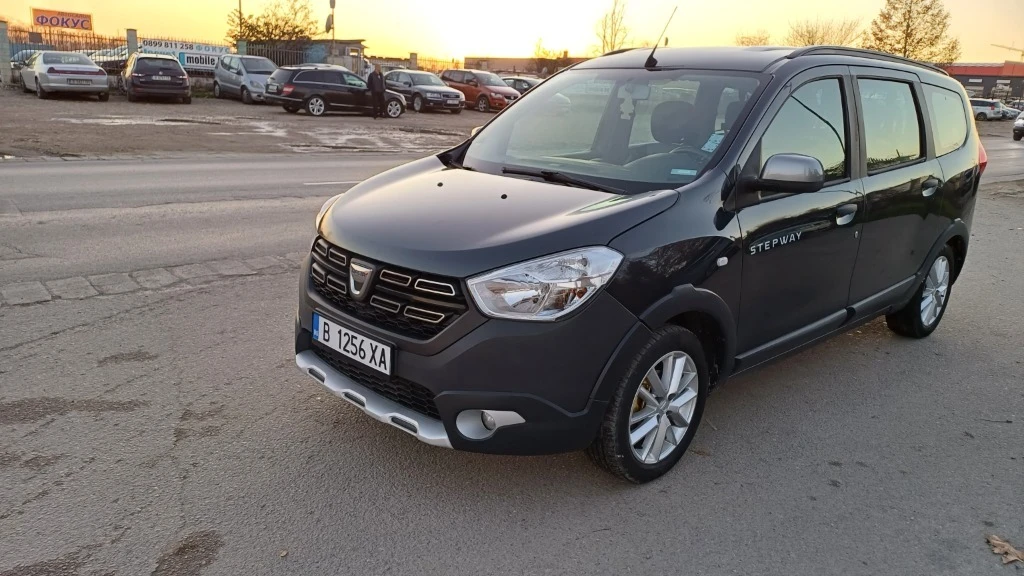 Dacia Lodgy 1.6 Бензин, снимка 2 - Автомобили и джипове - 54861257