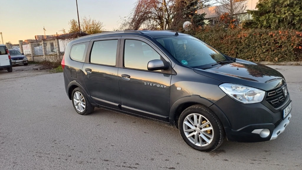 Dacia Lodgy 1.6 Бензин, снимка 3 - Автомобили и джипове - 54861257