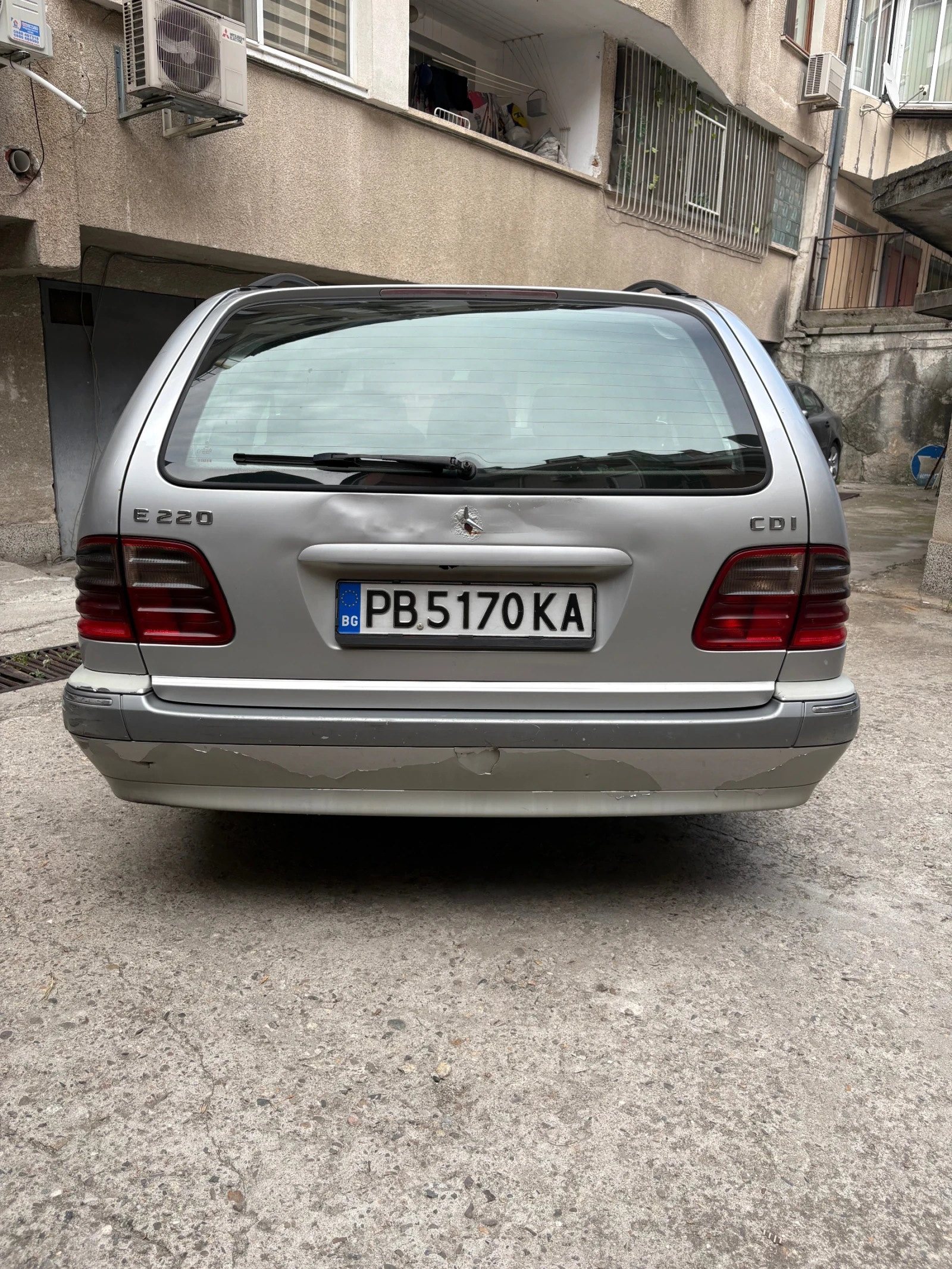 Mercedes-Benz E 220, снимка 4 - Автомобили и джипове - 55449779