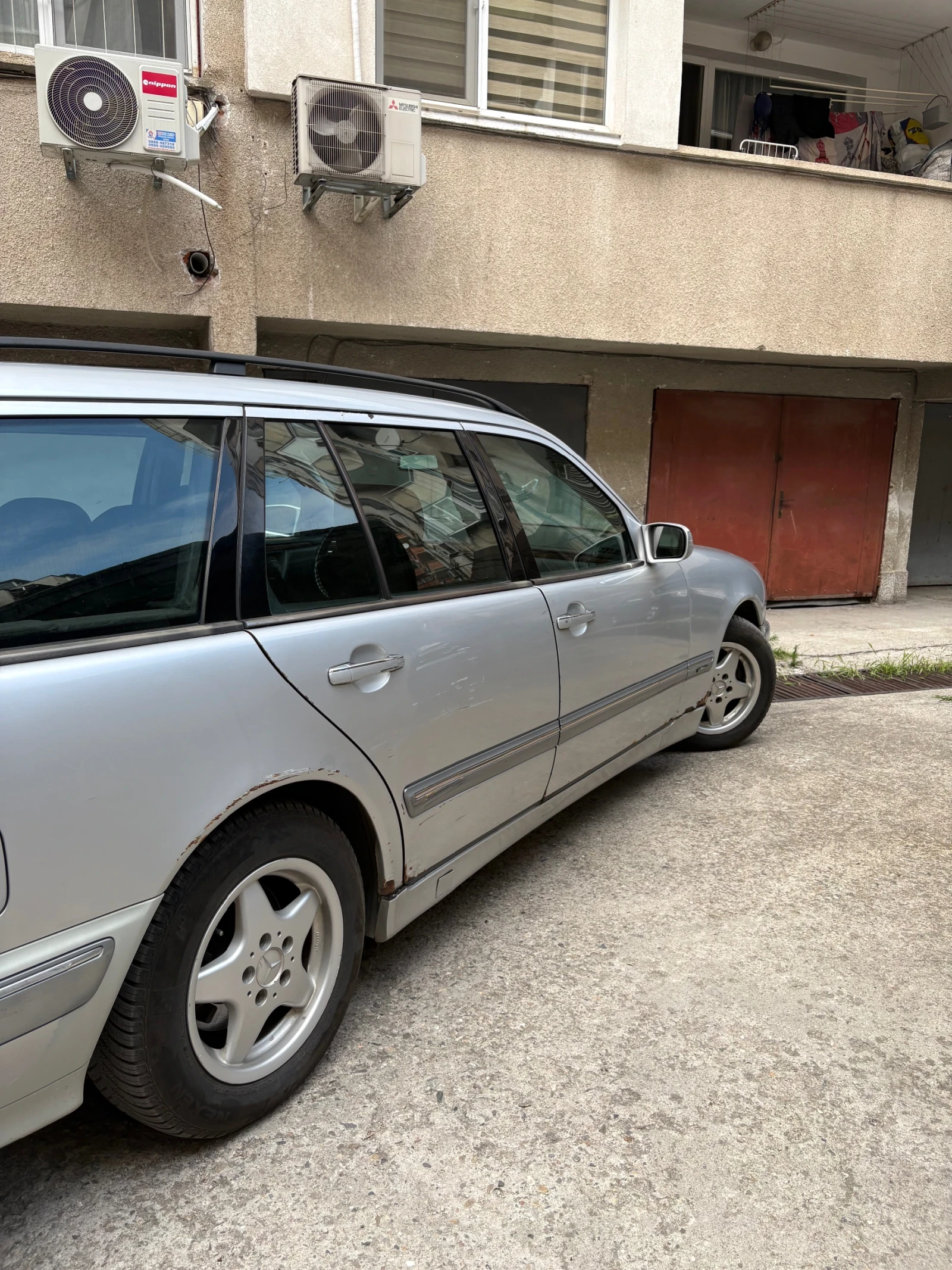 Mercedes-Benz E 220, снимка 5 - Автомобили и джипове - 55449779
