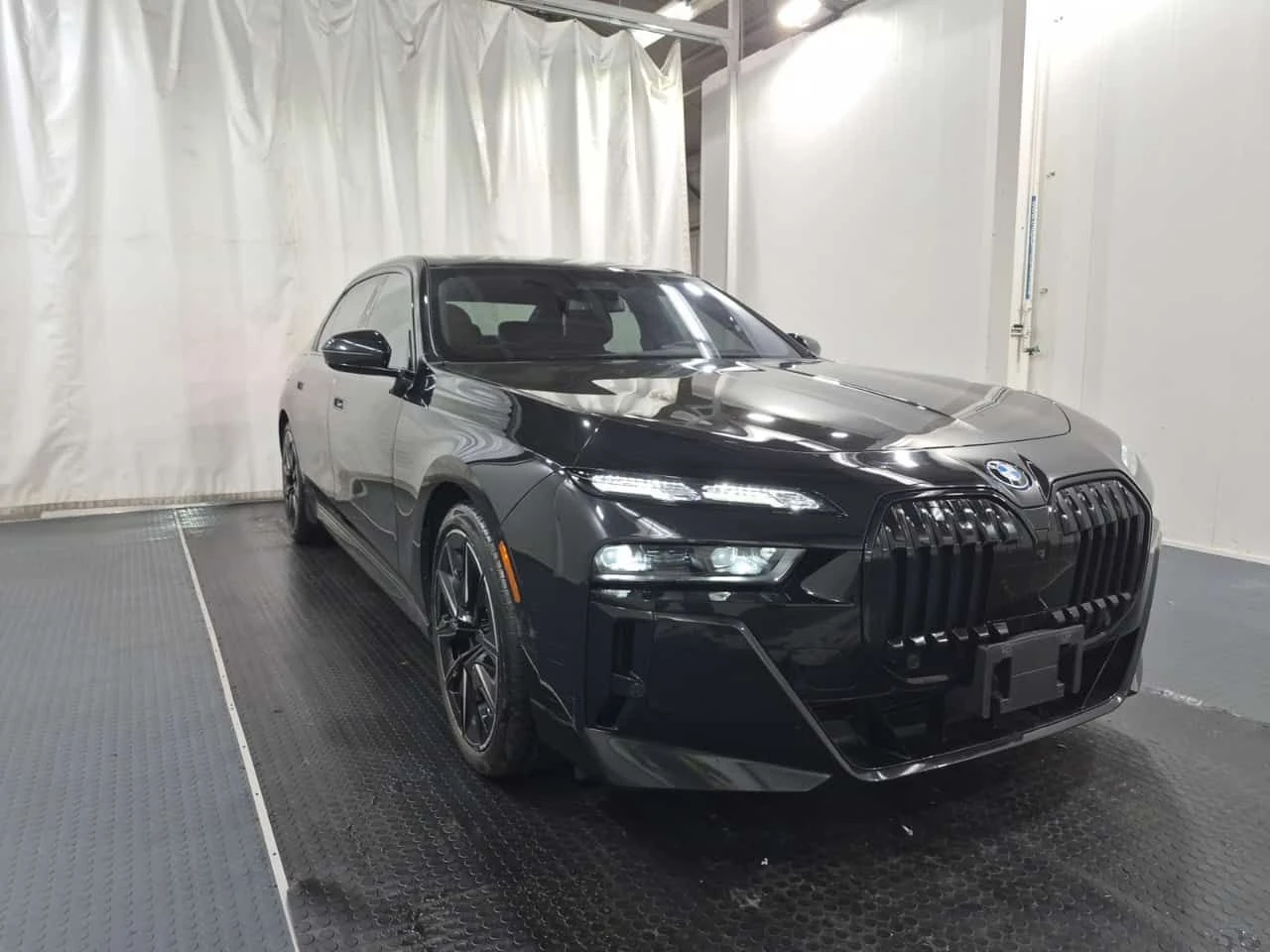 BMW i7 * XDRIVE60 * CARFAX * ЦЕНА ДО БГ, снимка 2 - Автомобили и джипове - 55629233